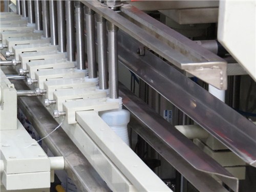 上海自動(dòng)流體灌裝機(jī)銷售價(jià)格,流體灌裝機(jī)