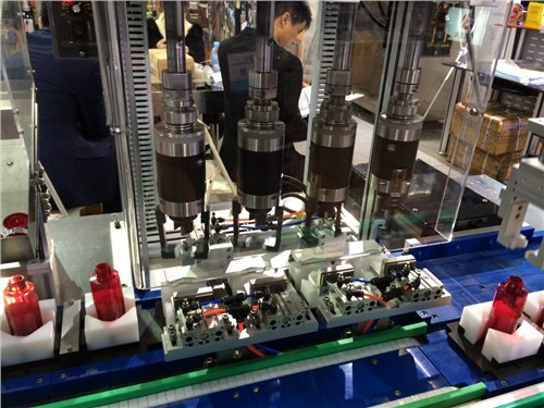 上海智能爽膚水灌裝機(jī),爽膚水灌裝機(jī)